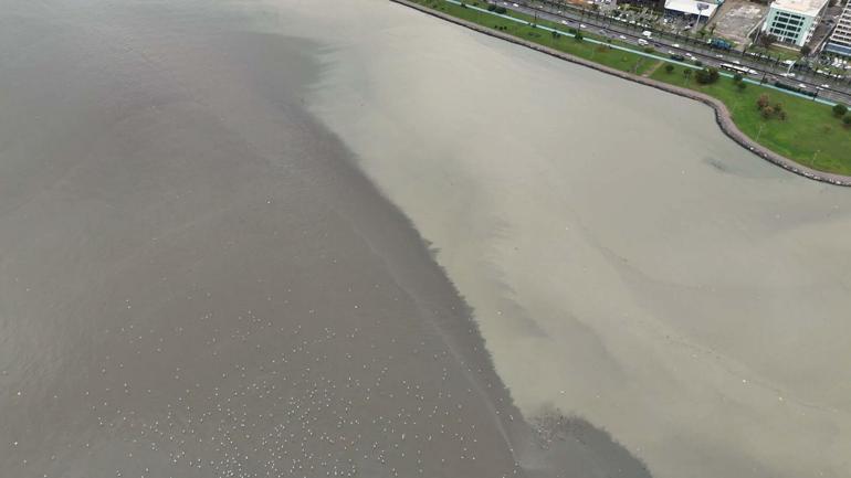 İzmirde sağanak etkili oldu