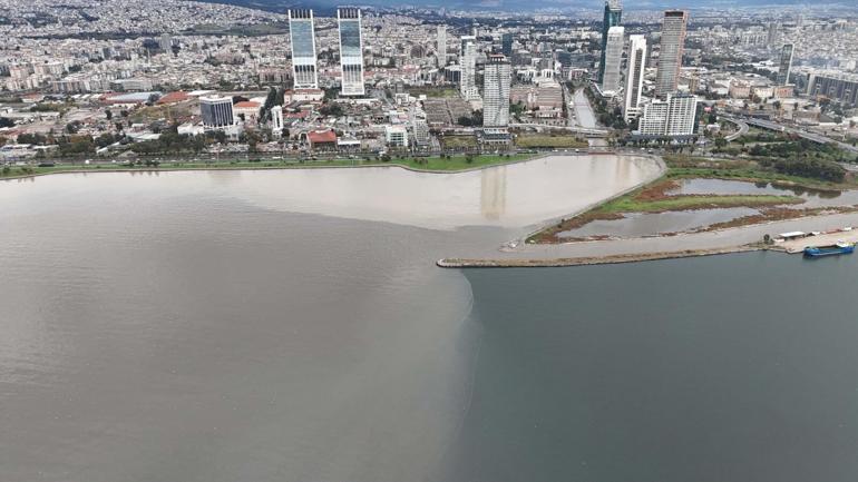 İzmirde sağanak etkili oldu