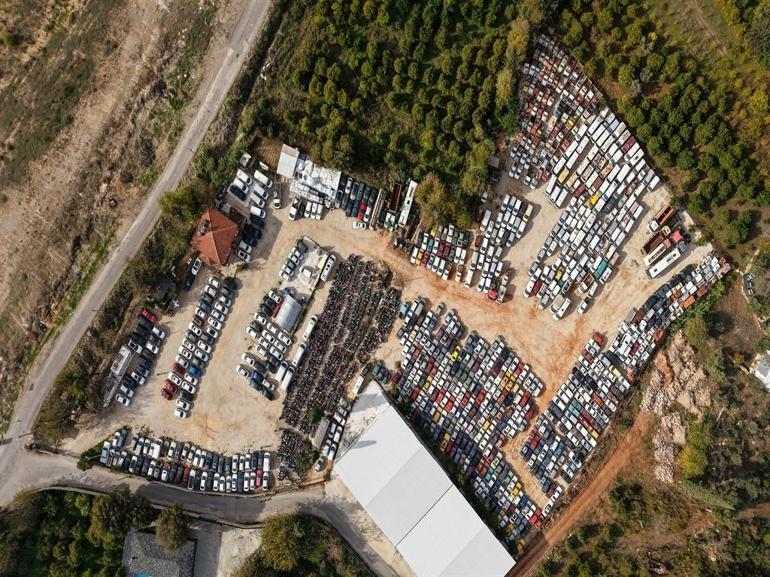 Hacizli bagaj kapağı, 3 yıldır yediemin otoparkında bekliyor