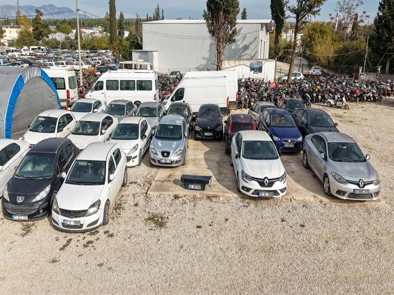 Hacizli bagaj kapağı, 3 yıldır yediemin otoparkında bekliyor
