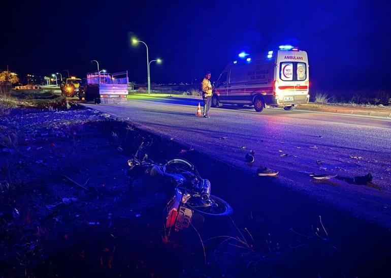 Kaza yapan motosikletin sürücüsünün dişlerini telefon ışığıyla aradılar