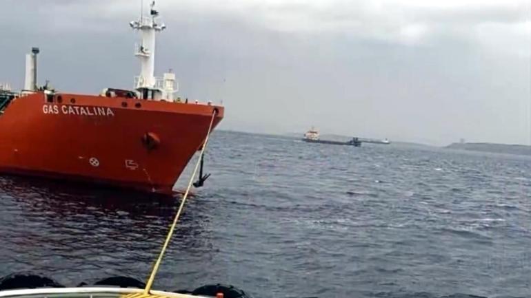 Çanakkale Boğazında arızalanan tanker, Karanlık Limana çekildi