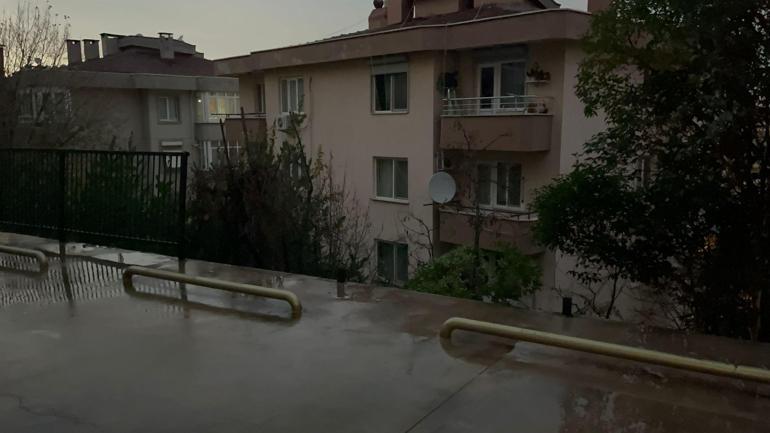 Otomobilini yanlışlıkla geri vitese alınca, 7 metre yükseklikten düştü; kaza anı kamerada