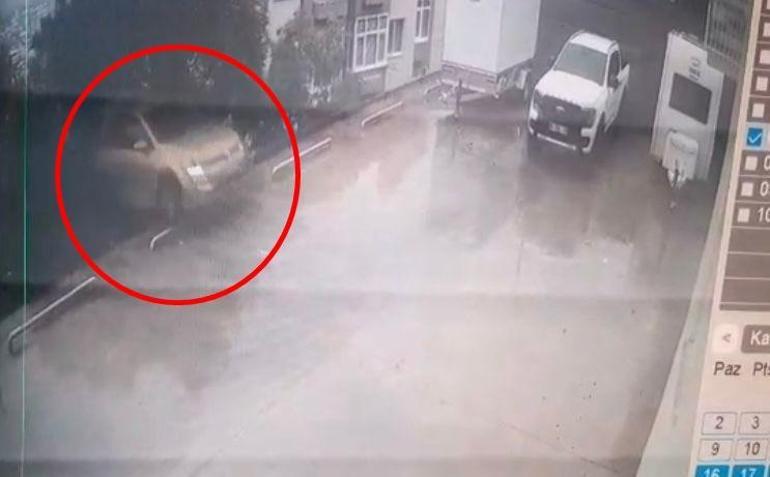 Otomobilini yanlışlıkla geri vitese alınca, 7 metre yükseklikten düştü; kaza anı kamerada