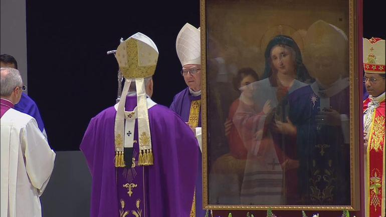 Papa 14. Leo Volkswagen Arenada yaklaşık 4 bin kişilik ayini yönetti