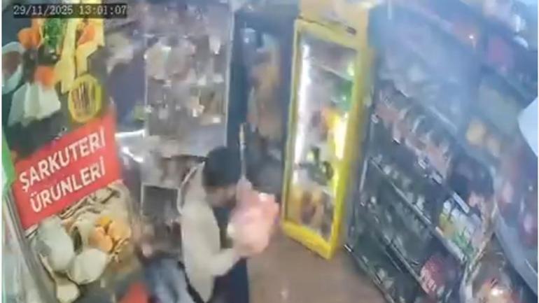 Sürücüsünün fren yerine gaza bastığı cip, şarküteri dükkanına girdi; kaza kamerada
