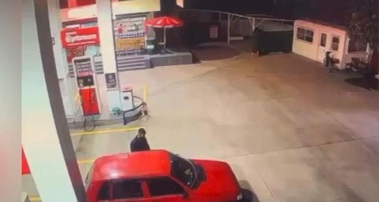 Polisin 165 saat kamera kaydı incelemesiyle yakalanan iki kundakçı, tutuklandı