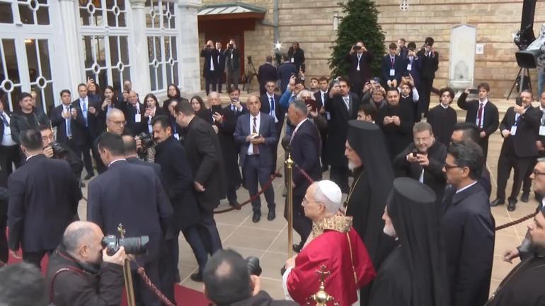 Papa 14. Leo Fener Rum Patrikhanesinde ayine katıldı