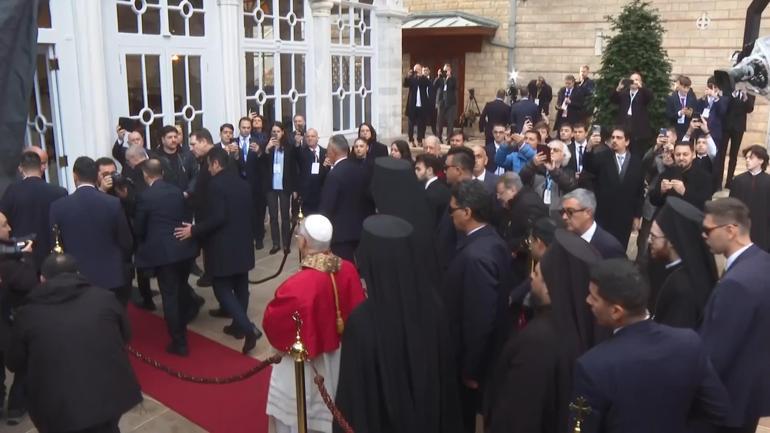 Papa 14. Leo Fener Rum Patrikhanesinde ayine katıldı