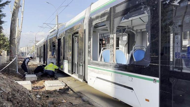 Tramvay ile çöp kamyonu çarpıştı: 3 yaralı