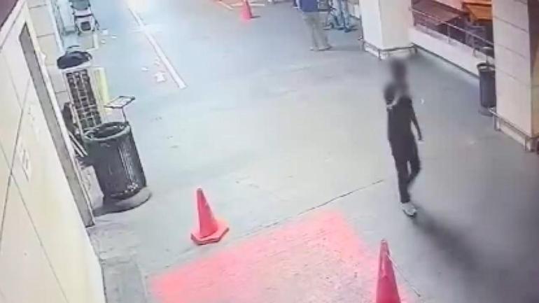 Beyoğlunda hastanede cep telefonu hırsızlığı kamerada