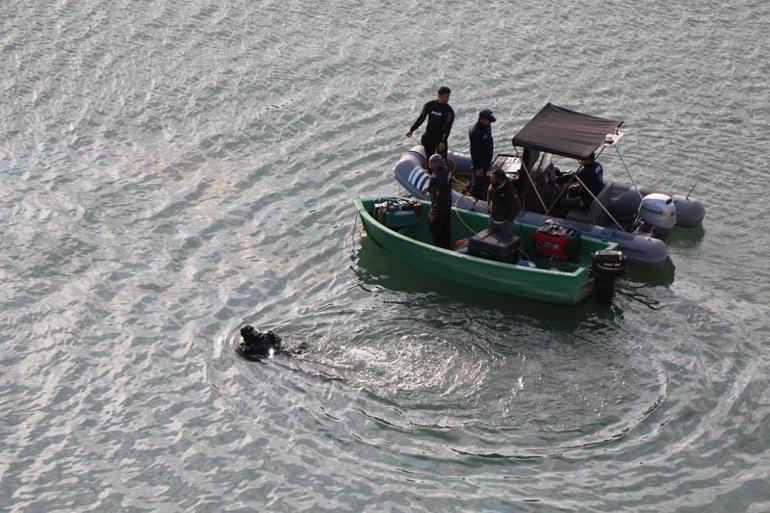 Vanda baraj gölüne yuvarlanan otomobildeki 3 kişi öldü