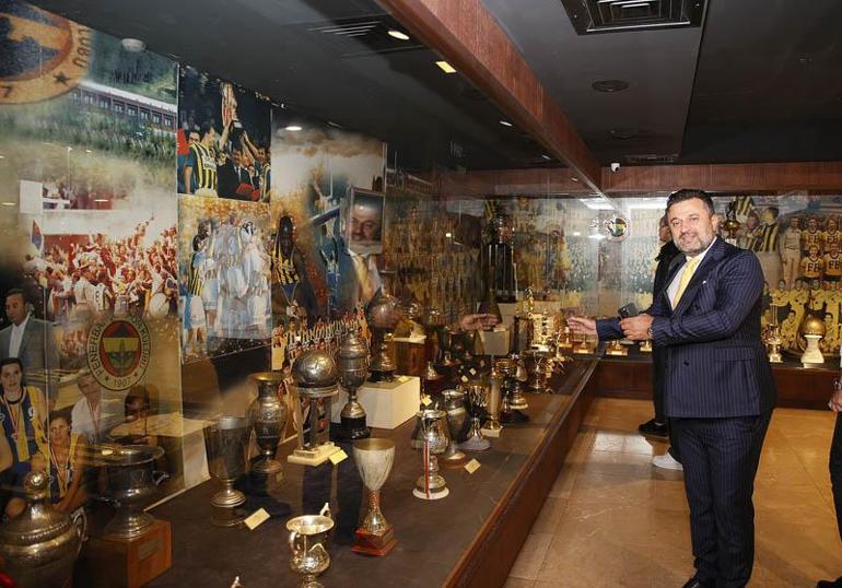 Fenerbahçe’nin efsane futbolcuları derbi öncesi bir araya geldi