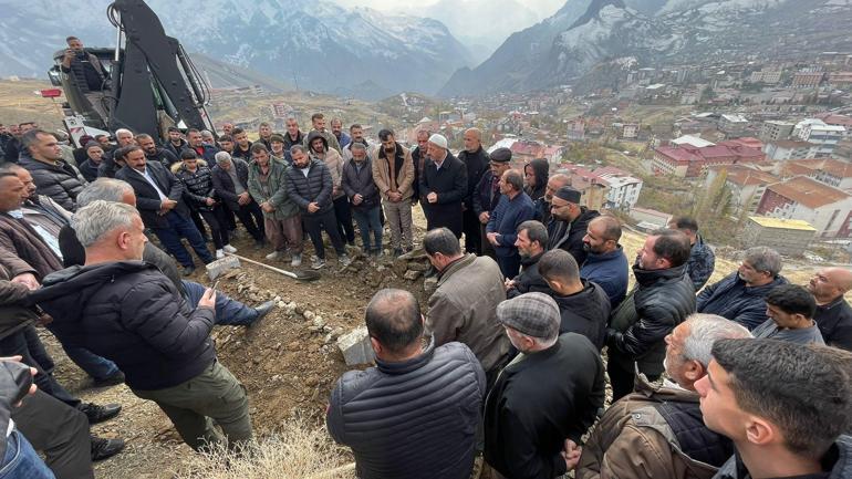 Otomobilin baraj gölüne yuvarlandığı kazada ölen Furkan ve Rojhat toprağa verildi