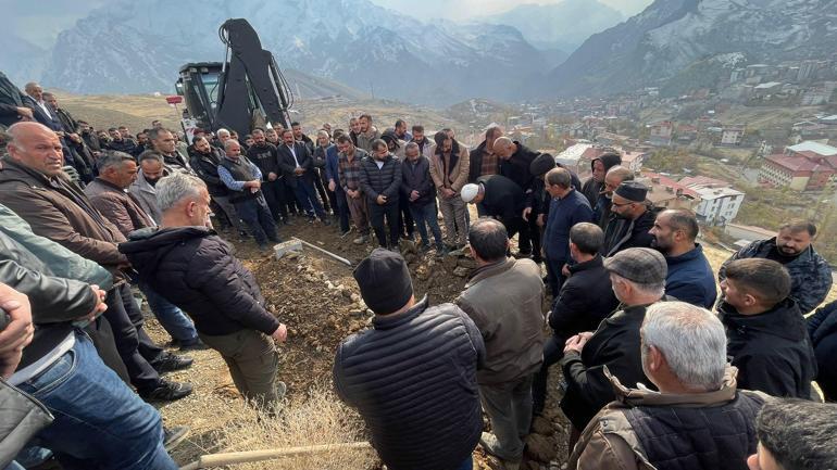 Otomobilin baraj gölüne yuvarlandığı kazada ölen Furkan ve Rojhat toprağa verildi