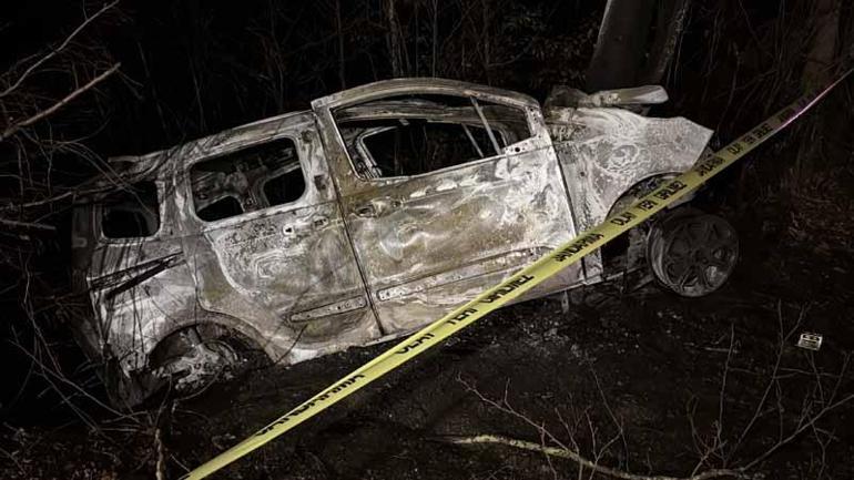 Ağaca çarpan hafif ticari aracın sürücüsü yanarak öldü