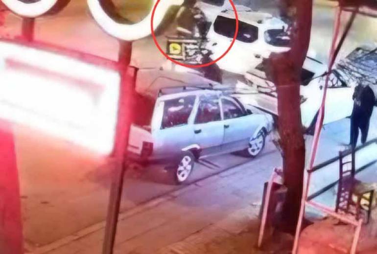 Trafik kavgasında motokurye, bıçaklanarak yaralandı; olay anı kamerada