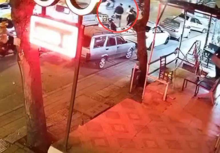 Trafik kavgasında motokurye, bıçaklanarak yaralandı; olay anı kamerada