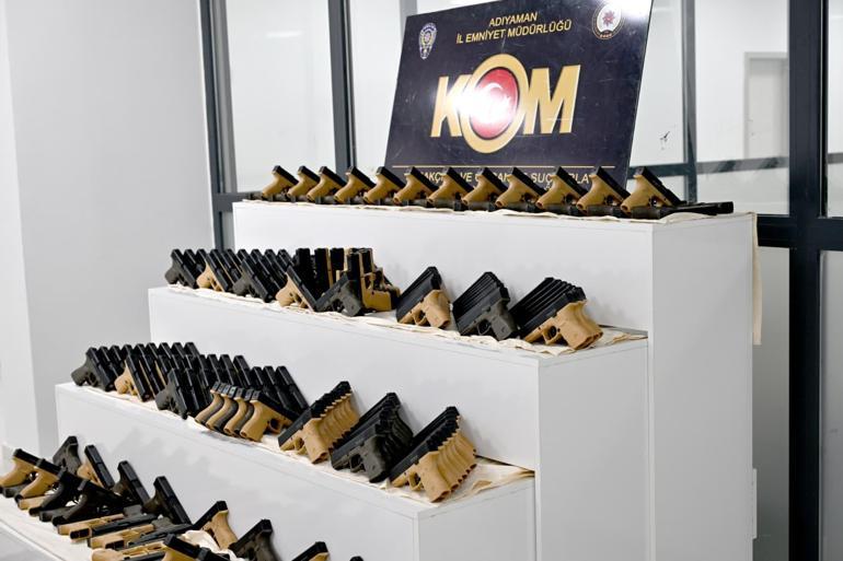 Adıyaman’da kurusıkıdan çevrilmiş bin tabanca ele geçirildi