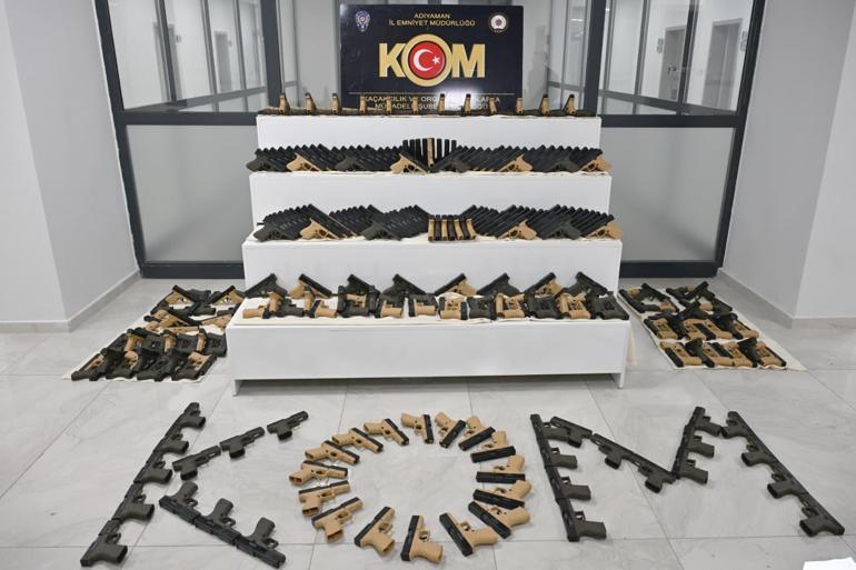 Adıyaman’da kurusıkıdan çevrilmiş bin tabanca ele geçirildi