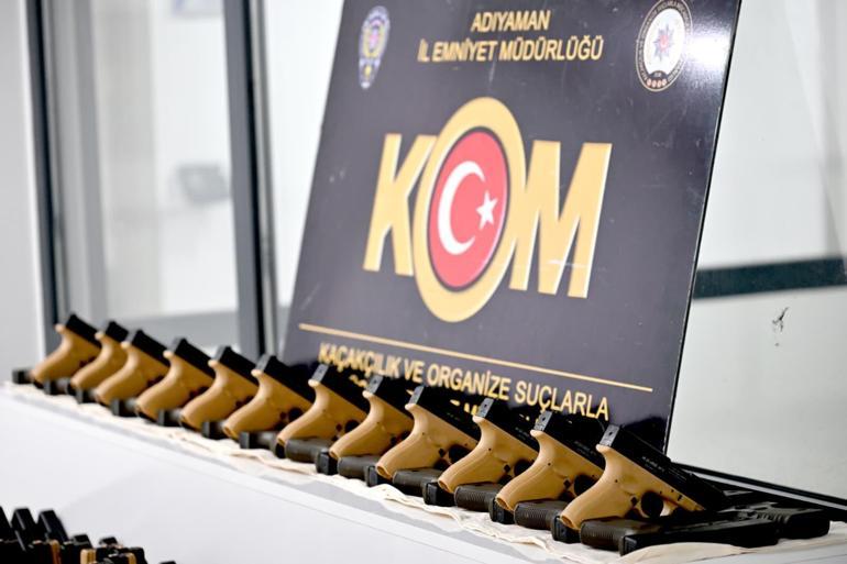 Adıyaman’da kurusıkıdan çevrilmiş bin tabanca ele geçirildi