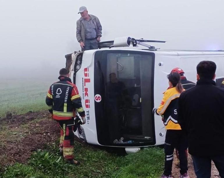 Öğrenci servis midibüsü şarampole yuvarlandı; 8 yaralı