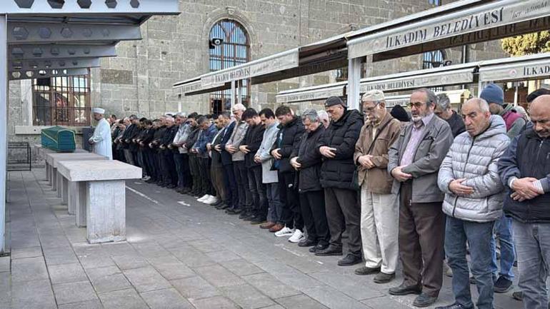 Eşi ve oğlunun ölümüne ilişkin tutuklu bulunduğu cezaevinde intihar eden doktor, defnedildi