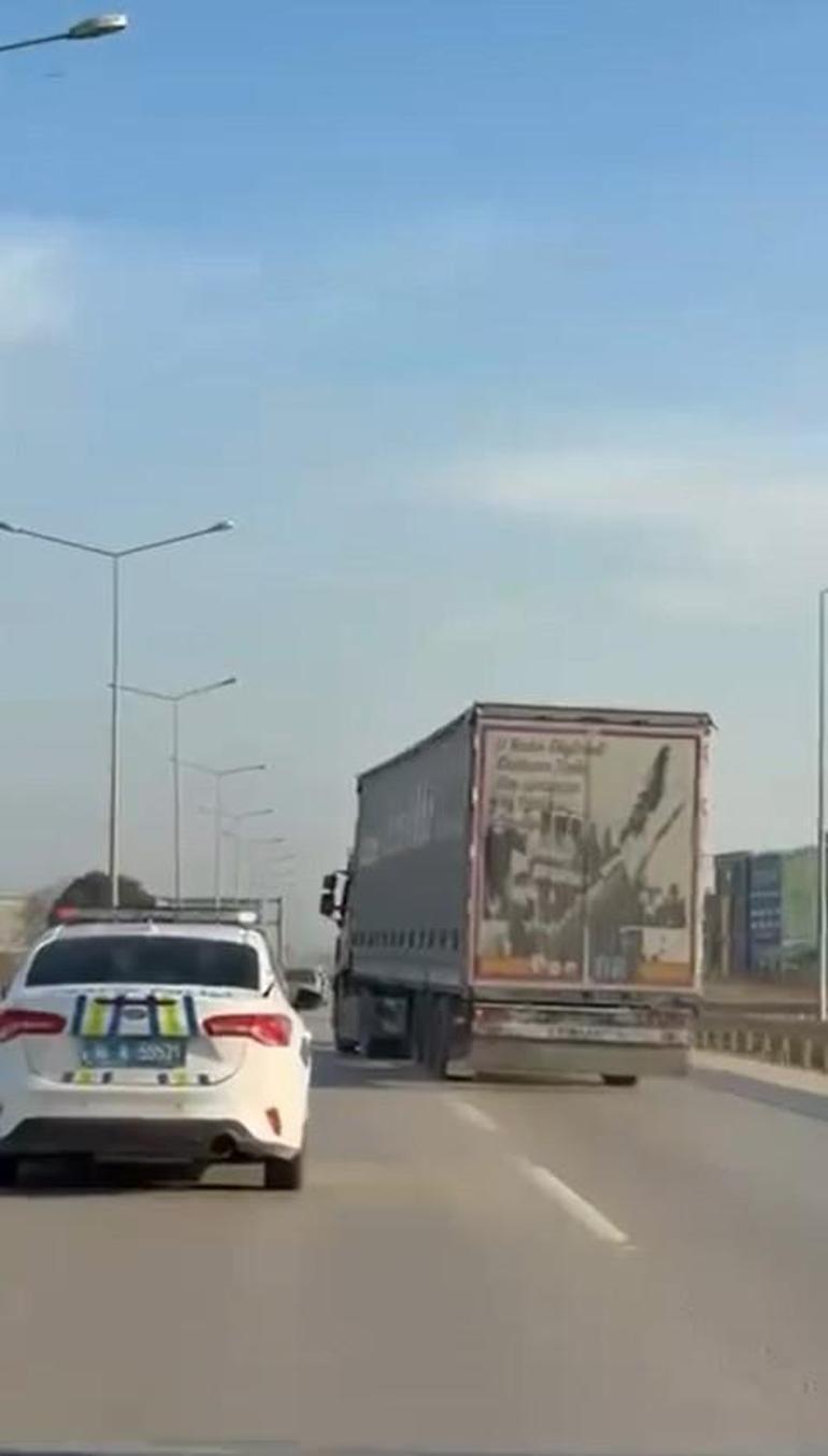 Dur ihtarından kaçan ehliyetsiz TIR sürücüsü, aracın lastiklerine silah doğrultulunca durdu