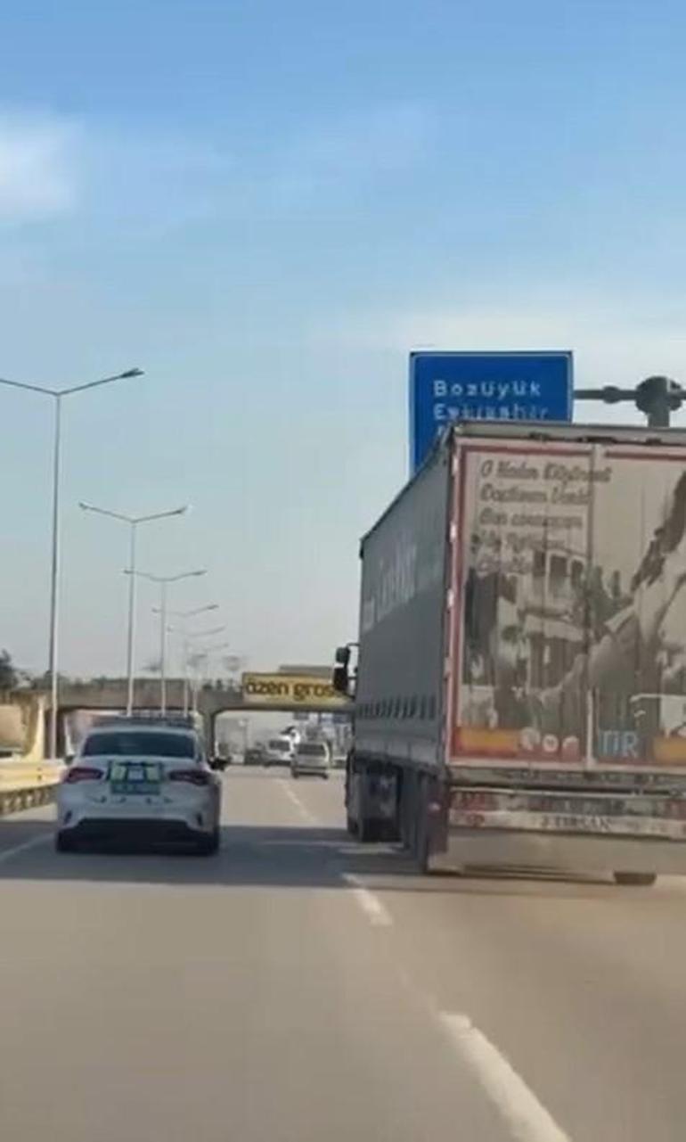 Dur ihtarından kaçan ehliyetsiz TIR sürücüsü, aracın lastiklerine silah doğrultulunca durdu