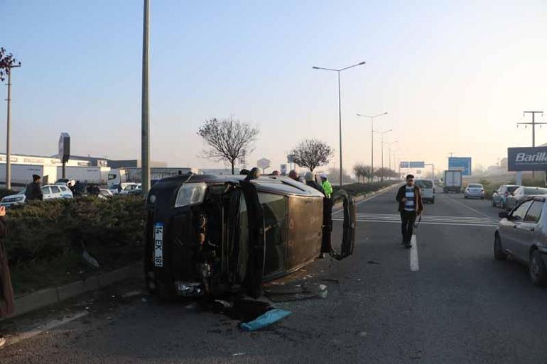 Sürücüsünün makas attığı aracın çarptığı otomobil devrildi; kaza kamerada