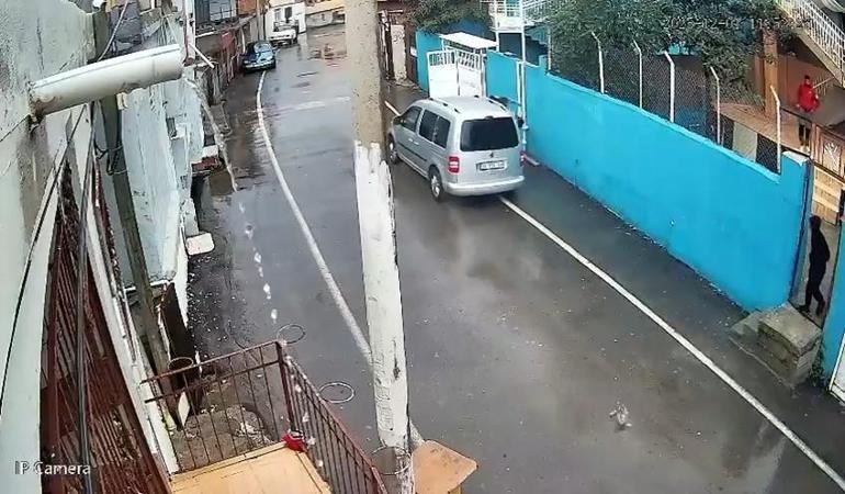 Aracıyla husumetlisini ezmeye çalıştı; o anlar kamerada