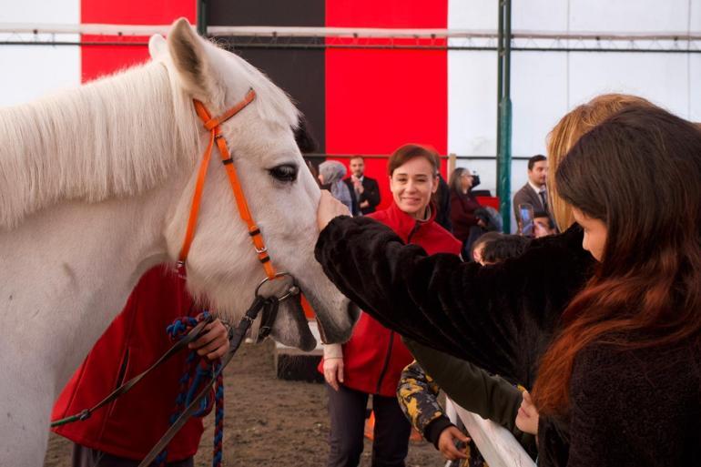 3 Aralık Dünya Engelliler Günü’nde özel çocuklar Hipodrom.com Atla Terapi Merkezi’nde buluştu