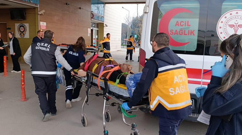 Bursada işçi servisi ile hafif ticari araç çarpıştı: 11 yaralı