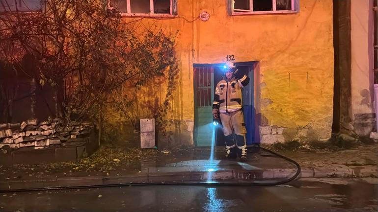 Evde çıkan yangında anne öldü, kızı yaralandı