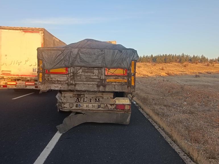 Mardinde otomobil, TIRa arkadan çarptı: 1 ölü, 2 yaralı