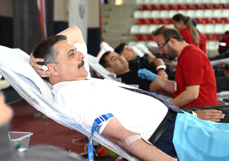 Öğrenci polisler kan ve kök hücre bağışladı