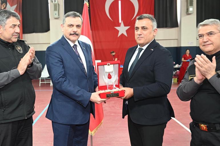 Öğrenci polisler kan ve kök hücre bağışladı