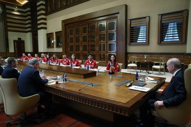 Cumhurbaşkanı Erdoğan, sporcuları kabul etti