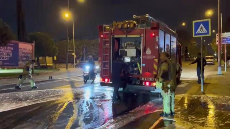 Küçükçekmecede seyir halindeki otomobil alev alev yandı