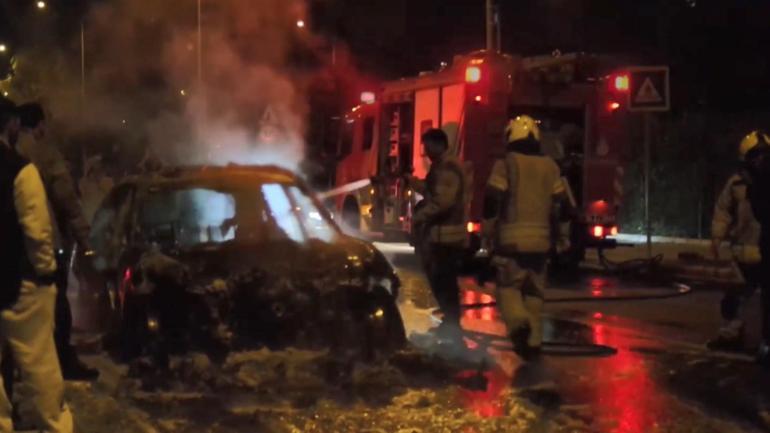Küçükçekmecede seyir halindeki otomobil alev alev yandı