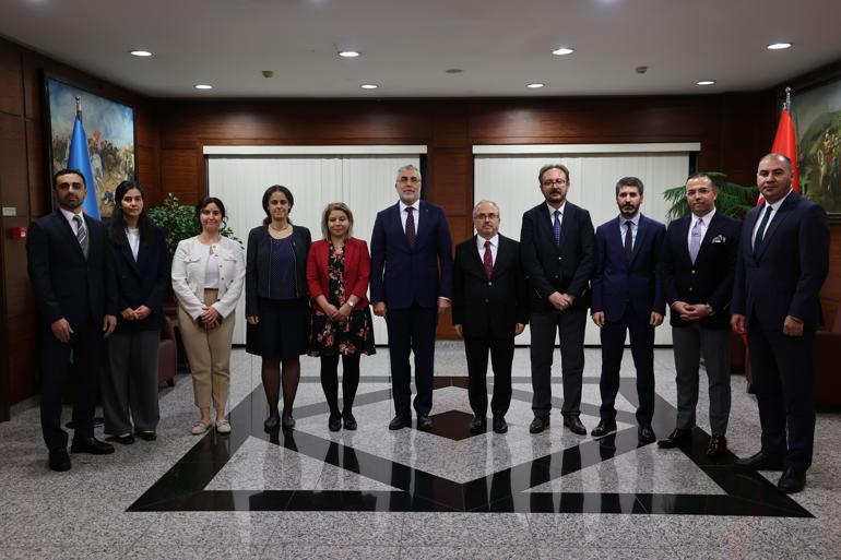 Bakan Işıkhan, Türkiyenin Bakü Büyükelçiliğini ziyaret etti