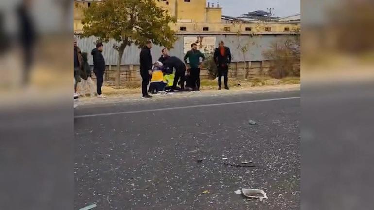 Hafif ticari araçla otomobil çarpıştı: 11 yaralı