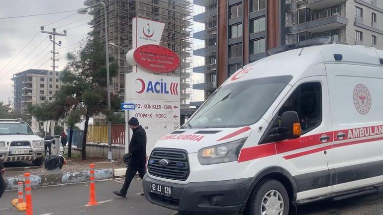 Hafif ticari araçla otomobil çarpıştı: 11 yaralı