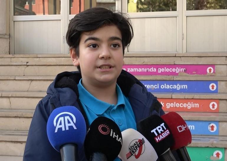 Nefes borusuna mandalina kaçan öğrenciyi Heimlich manevrasıyla kurtardı