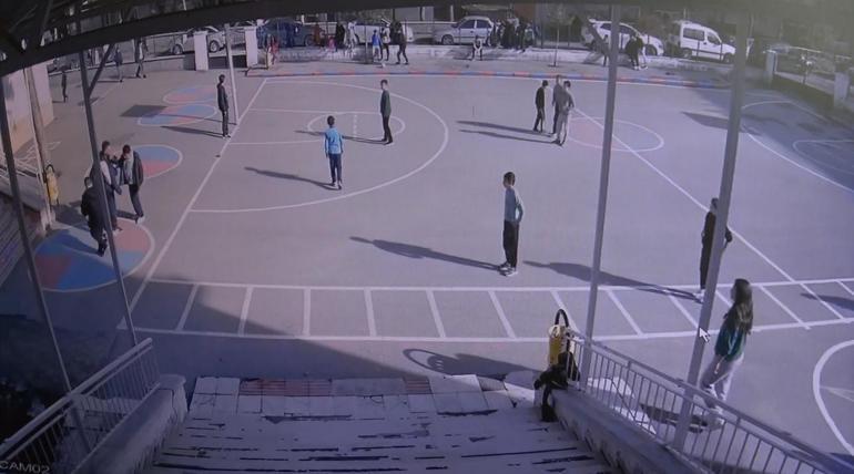 Nefes borusuna mandalina kaçan öğrenciyi Heimlich manevrasıyla kurtardı