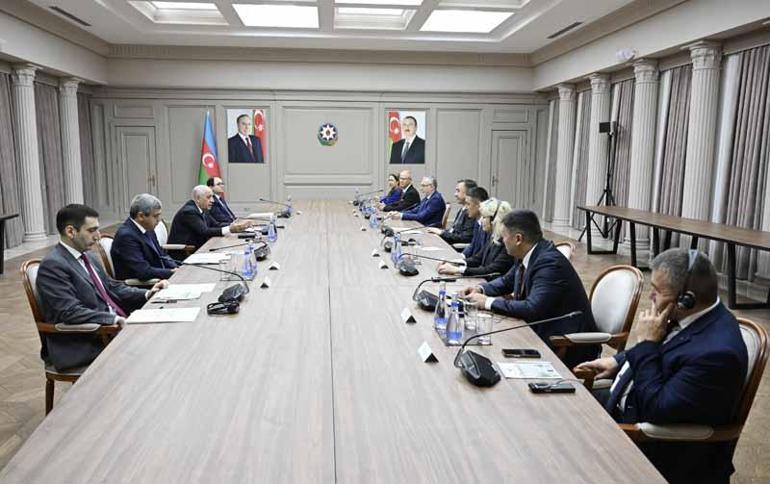 Bakan Işıkhan, Azerbaycan Başbakanı Asadov ile bir araya geldi