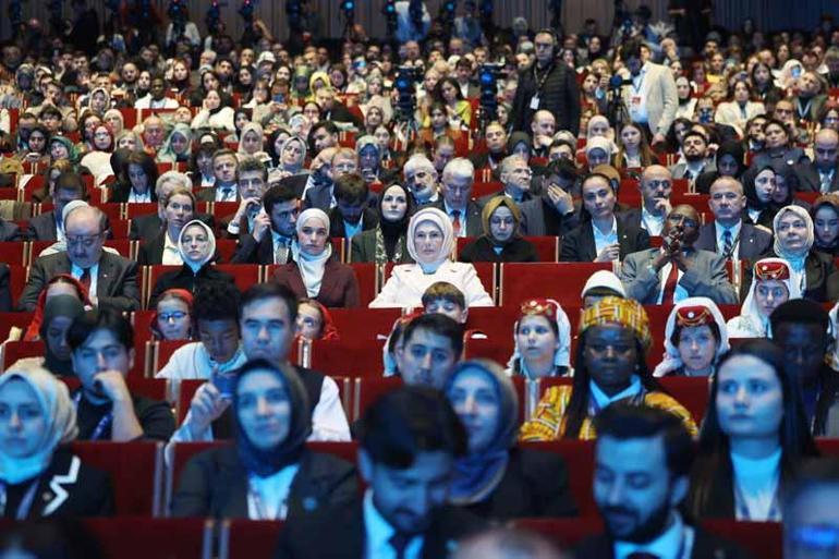 Emine Erdoğan: Gelecek nesillere adil bir dünya bırakmak boynumuzun borcu