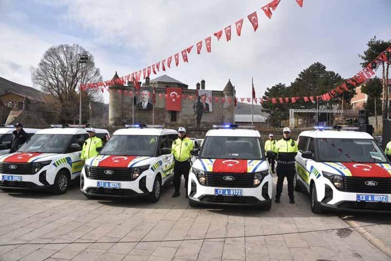 Bitlis’te Emniyet ve Jandarmaya 86 yeni araç teslim edildi