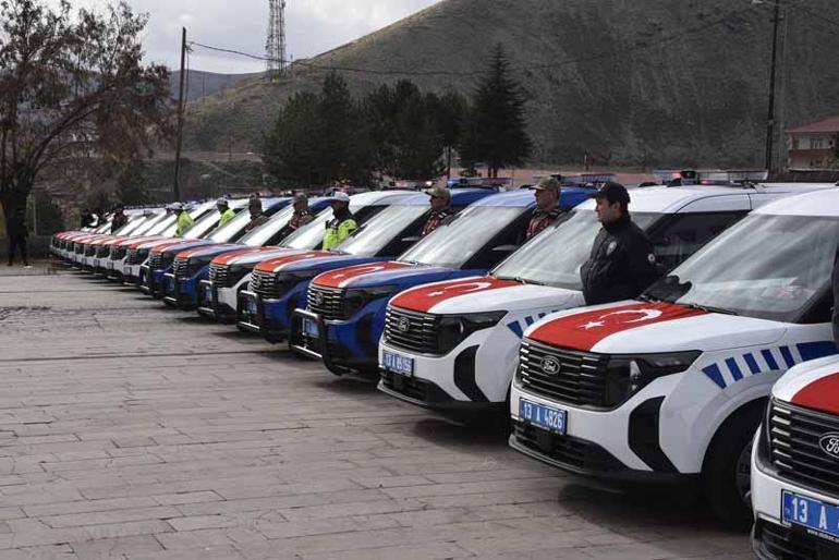 Bitlis’te Emniyet ve Jandarmaya 86 yeni araç teslim edildi