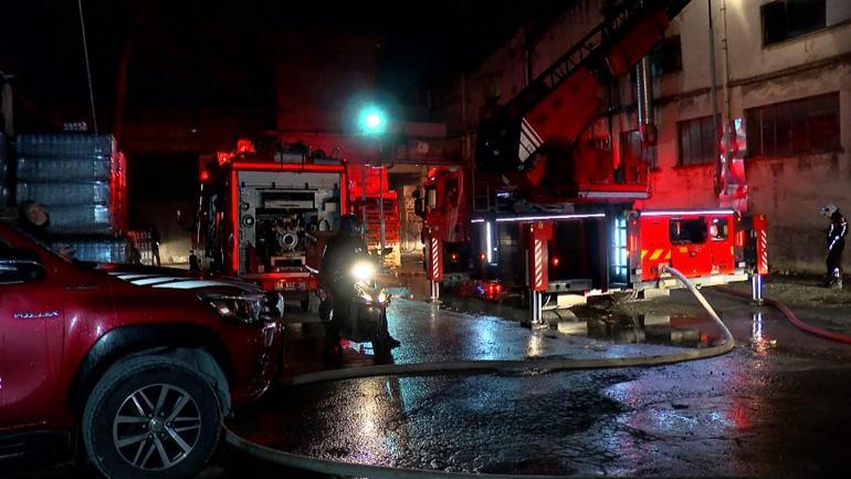 Bakırköy’de kumaş baskı fabrikasında çıkan yangın söndürüldü